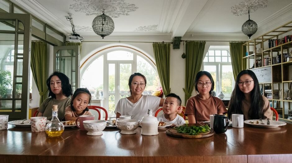 How Family Meals Shape Children's Dental Habits
