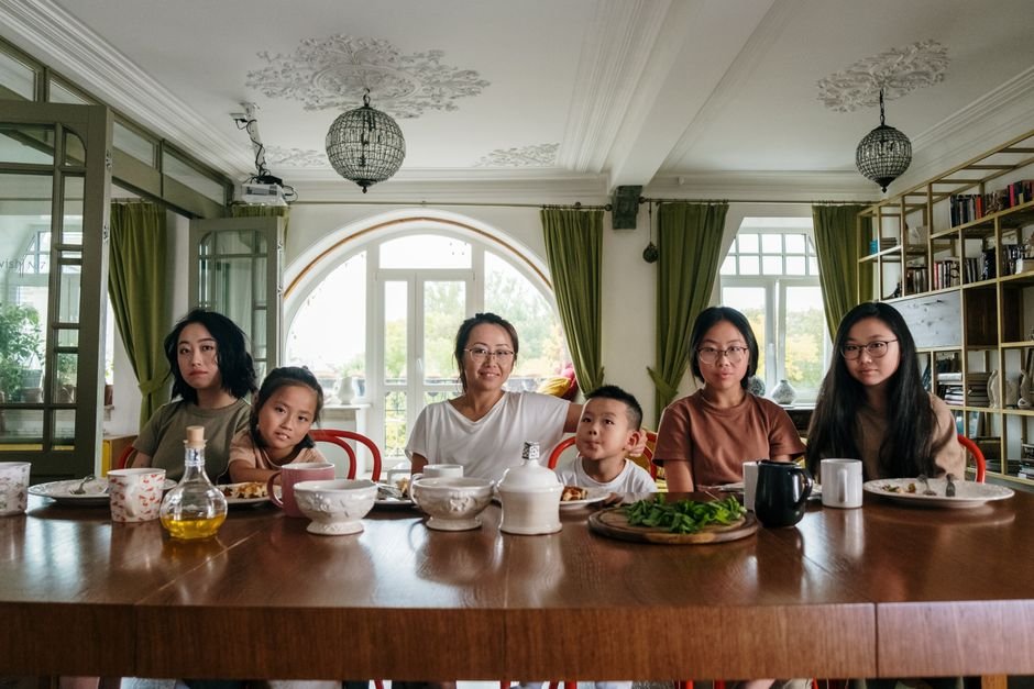 How Family Meals Shape Children's Dental Habits